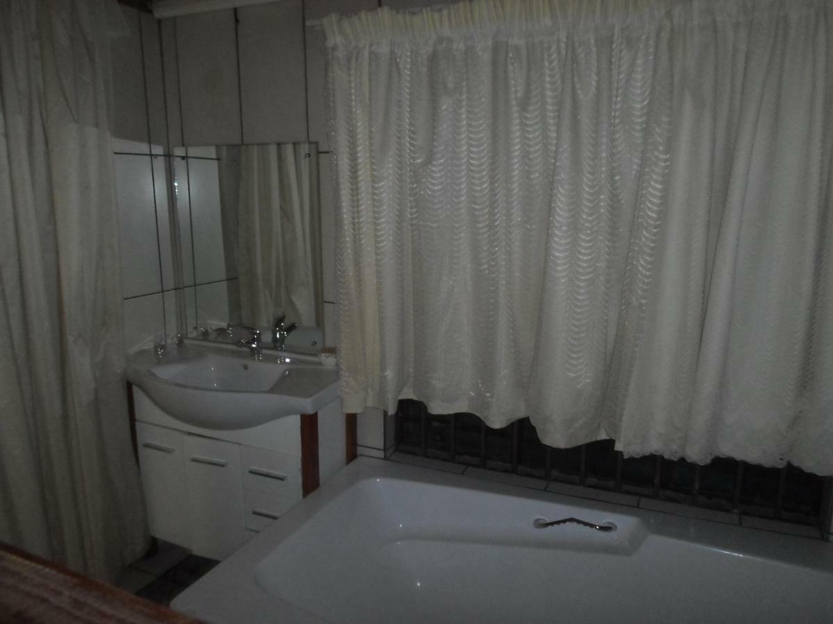 Marloth Havens Guest House มาเลเลน ภายนอก รูปภาพ